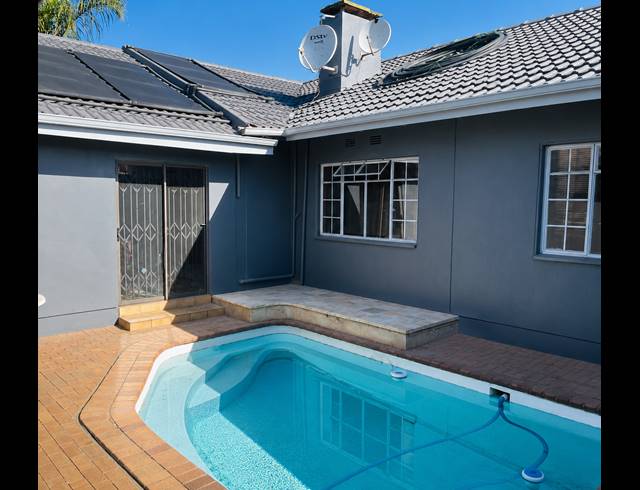 5 BEDROOM FREESTANDING FOR SALE IN VANDERBIJLPARK SE 1
